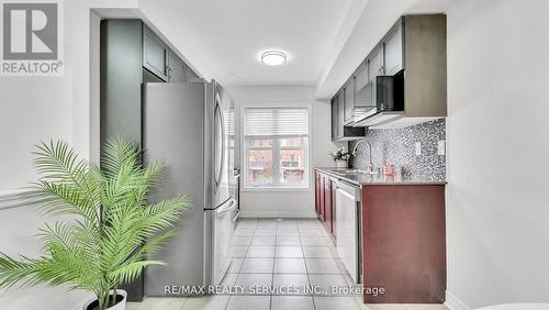 16 Soldier Street, Brampton, ON - Indoor Photo Showing Kitchen