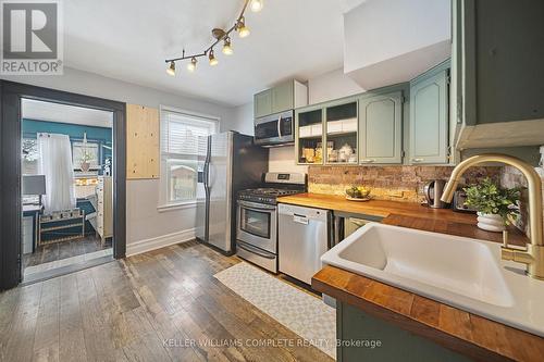 22 Cope Street, Hamilton, ON - Indoor Photo Showing Kitchen