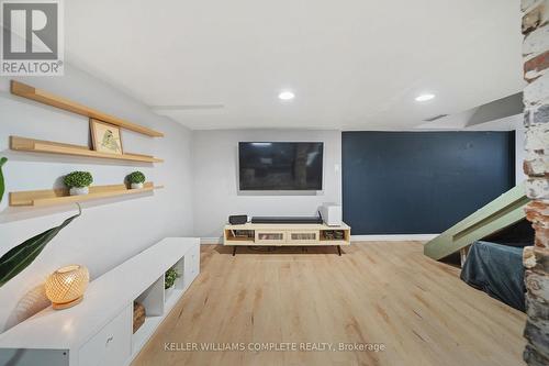 22 Cope Street, Hamilton, ON - Indoor