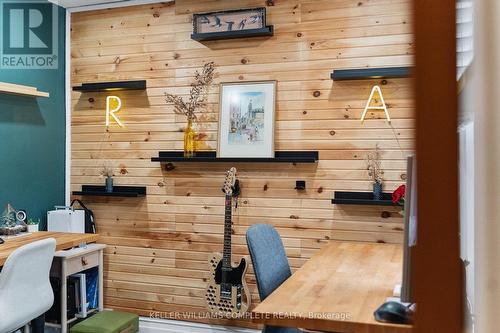 22 Cope Street, Hamilton, ON - Indoor