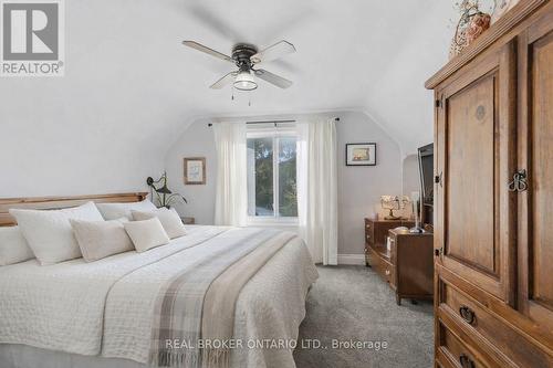 182 East 33Rd Street, Hamilton, ON - Indoor Photo Showing Bedroom