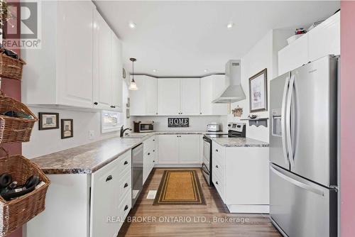 182 East 33Rd Street, Hamilton, ON - Indoor Photo Showing Kitchen