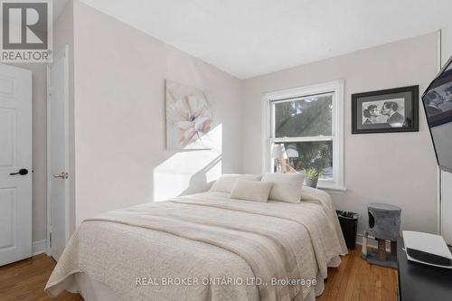 182 East 33Rd Street, Hamilton, ON - Indoor Photo Showing Bedroom