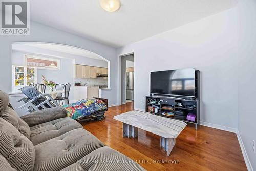 8 Medley Crescent, Markham, ON - Indoor Photo Showing Living Room