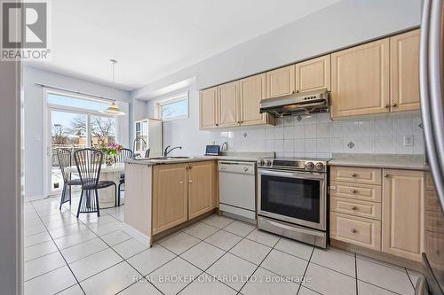 8 Medley Crescent, Markham, ON - Indoor Photo Showing Kitchen