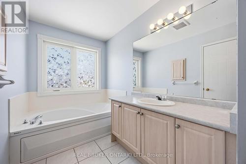 8 Medley Crescent, Markham, ON - Indoor Photo Showing Bathroom