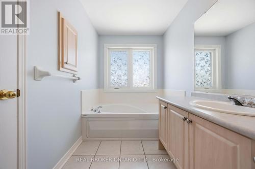 8 Medley Crescent, Markham, ON - Indoor Photo Showing Bathroom