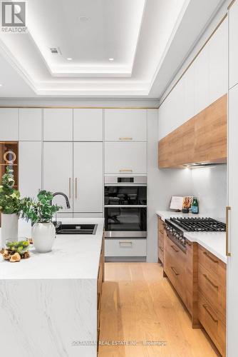 98 Babcombe Drive, Markham, ON - Indoor Photo Showing Kitchen With Upgraded Kitchen