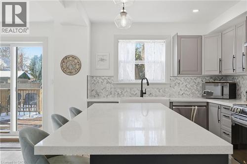 286 East 18Th Street, Hamilton, ON - Indoor Photo Showing Kitchen With Upgraded Kitchen