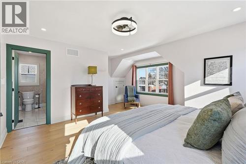 286 East 18Th Street, Hamilton, ON - Indoor Photo Showing Bedroom