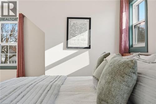286 East 18Th Street, Hamilton, ON - Indoor Photo Showing Bedroom