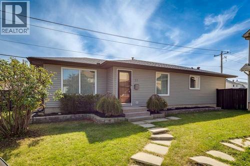 23 Erin Grove Court SE  Calgary, AB T2B 3A8