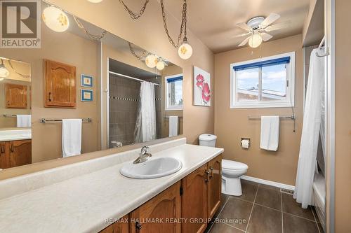 Full bathroom with tub and vanity - 944 Greenbriar Avenue, Ottawa, ON - Indoor Photo Showing Bathroom