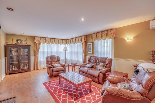 Living room - 61 Av. Chartier, Saint-Sauveur, QC - Indoor Photo Showing Living Room