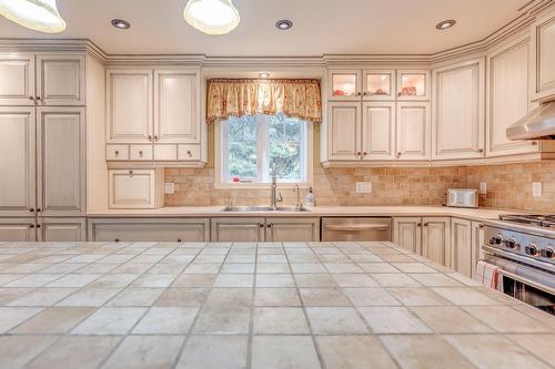 Kitchen - 61 Av. Chartier, Saint-Sauveur, QC - Indoor Photo Showing Kitchen With Double Sink
