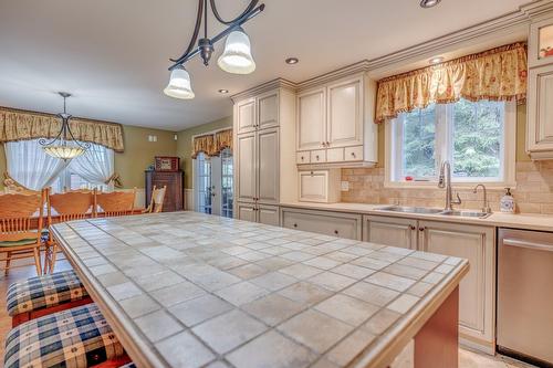 Kitchen - 61 Av. Chartier, Saint-Sauveur, QC - Indoor Photo Showing Other Room