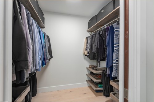 Penderie (Walk-in) - 26 146E Avenue, Notre-Dame-De-L'Île-Perrot, QC - Indoor With Storage