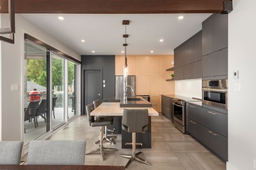 Cuisine - 26 146E Avenue, Notre-Dame-De-L'Île-Perrot, QC - Indoor Photo Showing Kitchen With Upgraded Kitchen