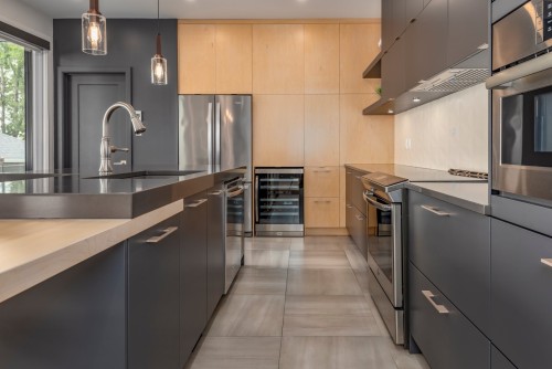 Cuisine - 26 146E Avenue, Notre-Dame-De-L'Île-Perrot, QC - Indoor Photo Showing Kitchen With Upgraded Kitchen