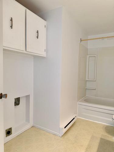 Salle de bains - 2-845 Rue Rouleau, Saint-Hyacinthe, QC - Indoor