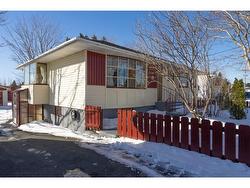 39 Cross Road  Bay Roberts, NL A0A 1G0