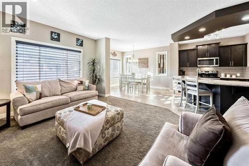 285 Evanspark Gardens Nw, Calgary, AB - Indoor Photo Showing Living Room