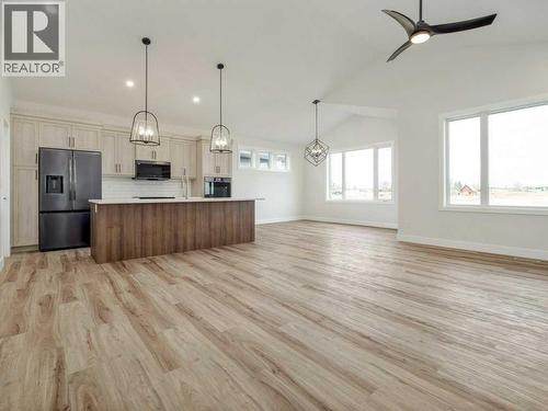 4517 40 Avenue S, Lethbridge, AB - Indoor Photo Showing Kitchen With Upgraded Kitchen