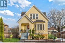 1909 Duchess St  Victoria, BC V8R 4W2