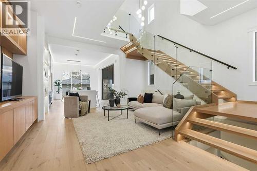 134 Lissington Drive Sw, Calgary, AB - Indoor Photo Showing Other Room