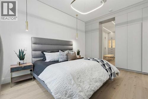 134 Lissington Drive Sw, Calgary, AB - Indoor Photo Showing Bedroom