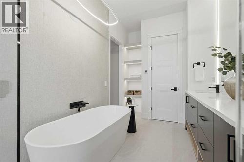 134 Lissington Drive Sw, Calgary, AB - Indoor Photo Showing Bathroom