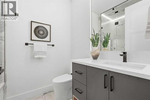 134 Lissington Drive Sw, Calgary, AB - Indoor Photo Showing Bathroom