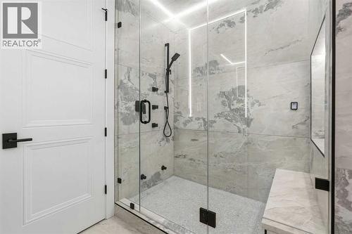 134 Lissington Drive Sw, Calgary, AB - Indoor Photo Showing Bathroom