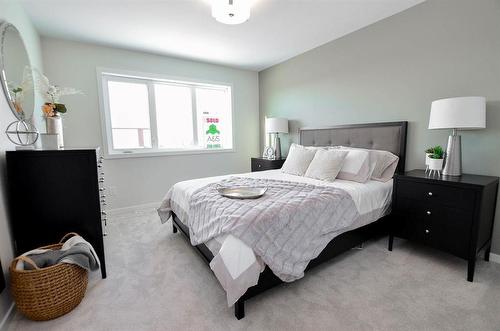 200 Moonlight Bay, Winnipeg, MB - Indoor Photo Showing Bedroom
