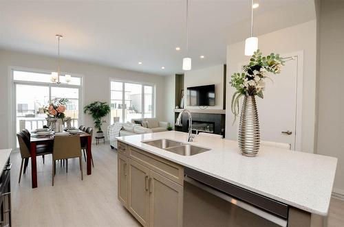 200 Moonlight Bay, Winnipeg, MB - Indoor Photo Showing Kitchen With Double Sink With Upgraded Kitchen