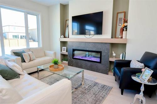200 Moonlight Bay, Winnipeg, MB - Indoor Photo Showing Living Room With Fireplace