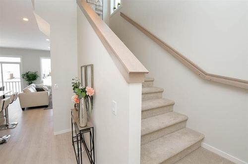 200 Moonlight Bay, Winnipeg, MB - Indoor Photo Showing Other Room