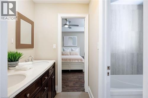 125 Paliser Court, Oakville, ON - Indoor Photo Showing Bathroom