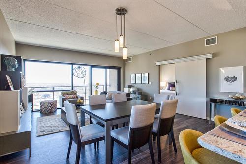 1106 300 Assiniboine Avenue, Winnipeg, MB - Indoor Photo Showing Dining Room