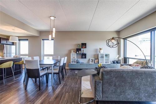 1106 300 Assiniboine Avenue, Winnipeg, MB - Indoor Photo Showing Dining Room