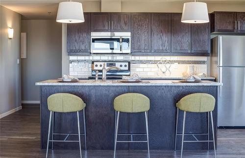 1106 300 Assiniboine Avenue, Winnipeg, MB - Indoor Photo Showing Kitchen With Upgraded Kitchen