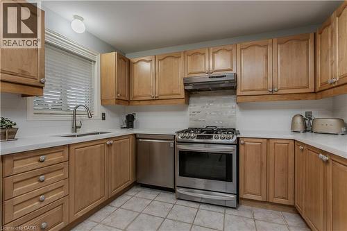 606 Williamson Court, Burlington, ON - Indoor Photo Showing Kitchen With Double Sink