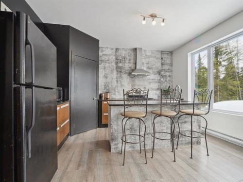 Kitchen - 697 Mtée Gagnon, Sainte-Marguerite-Du-Lac-Masson, QC - Indoor