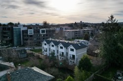 1-2268 Bowker Ave  Oak Bay, BC V8R 2E4