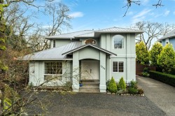 1444 Ryan St  Victoria, BC V8R 2X1