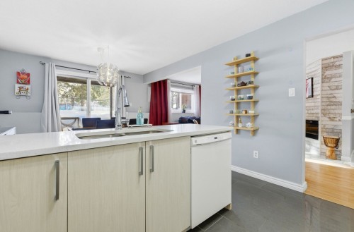 Cuisine - 2-4 Rue Galipeau, Gatineau (Hull), QC - Indoor Photo Showing Kitchen With Double Sink