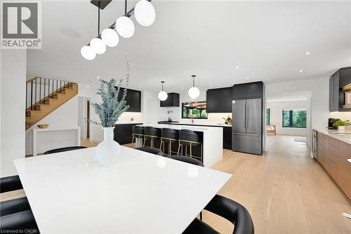 162 Stone Church Road E, Hamilton, ON - Indoor Photo Showing Kitchen With Upgraded Kitchen