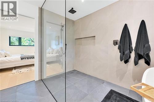 162 Stone Church Road E, Hamilton, ON - Indoor Photo Showing Bathroom