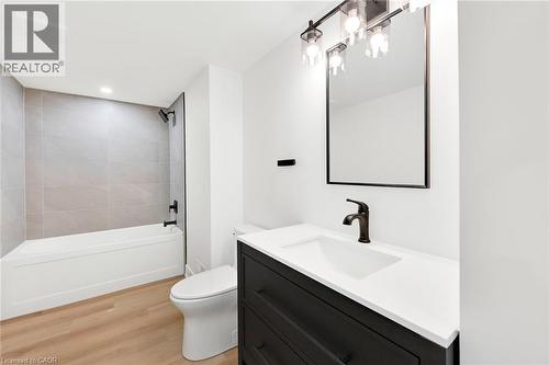 162 Stone Church Road E, Hamilton, ON - Indoor Photo Showing Bathroom