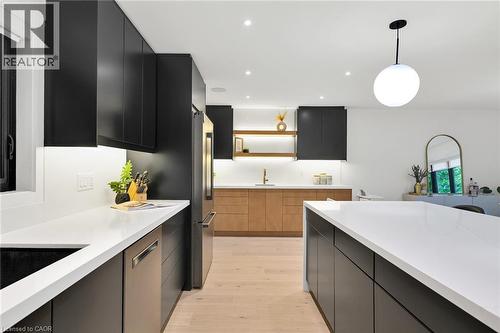 162 Stone Church Road E, Hamilton, ON - Indoor Photo Showing Kitchen With Upgraded Kitchen